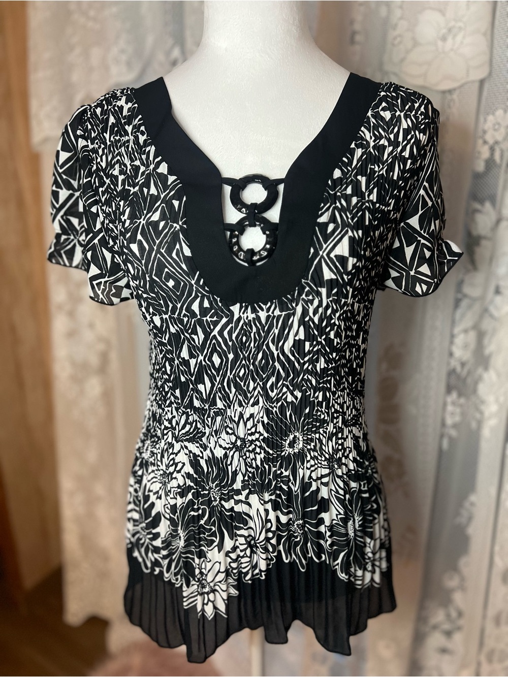 NICOLA Black & White Floral Smocked Tunic Top